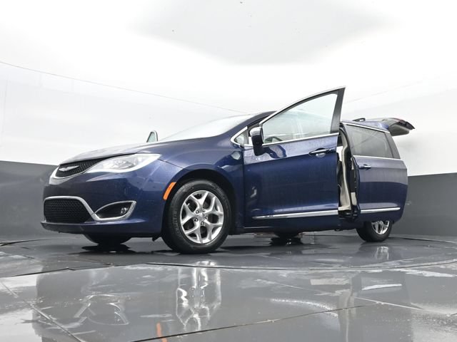 Used 2019 Chrysler Pacifica Limited FWD image 38