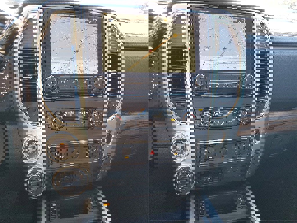 Used 2020 Nissan Titan SL w/ Moonroof Package image 16