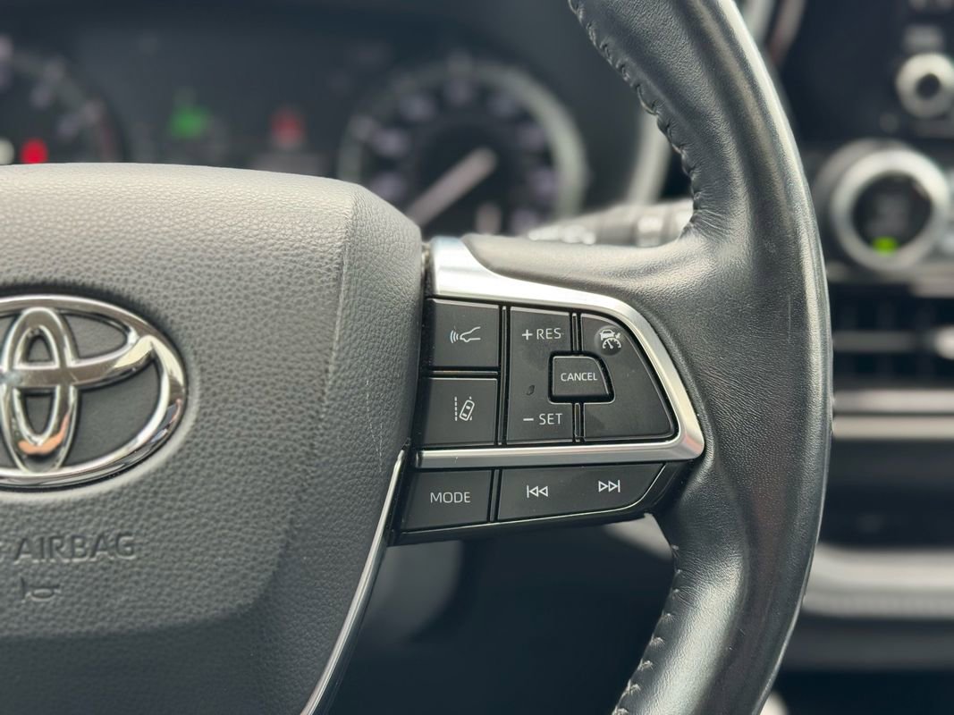 Used 2021 Toyota Highlander XLE image 22