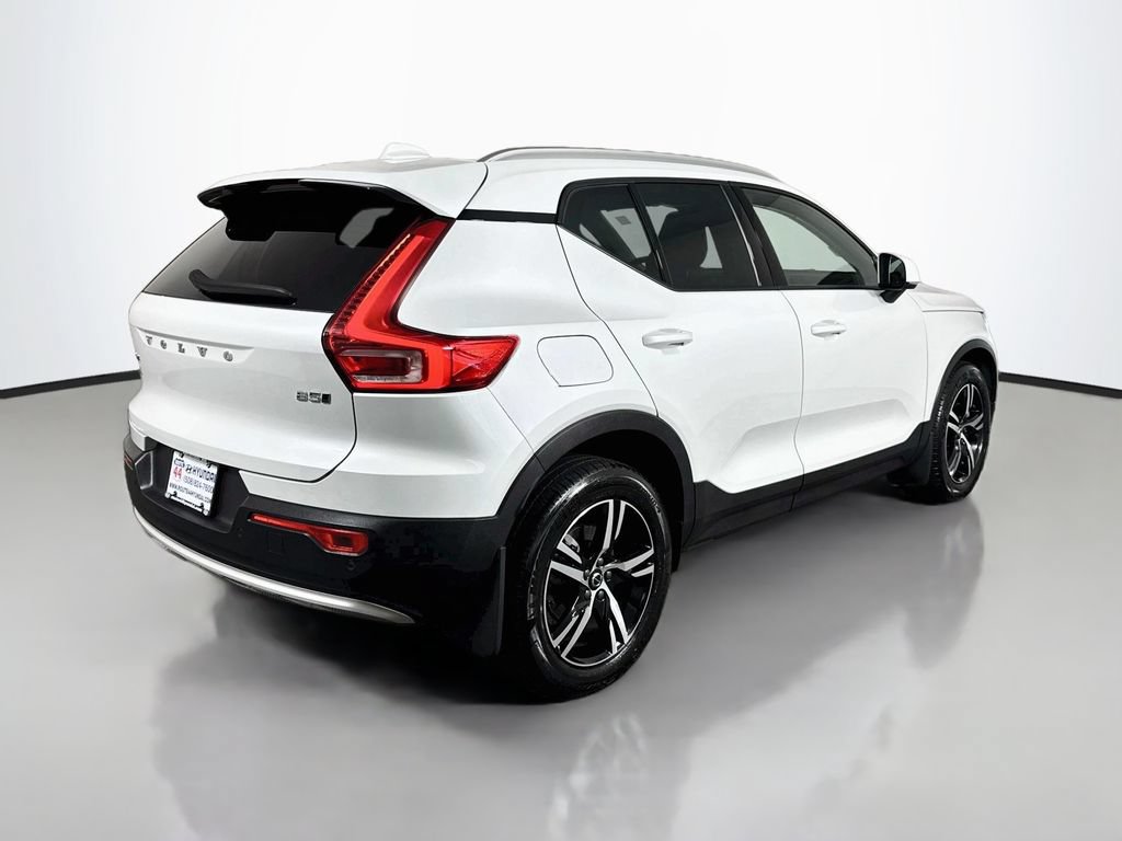 Used 2023 Volvo XC40 B5 Core w/ Convenience Package AWD/4WD image 8