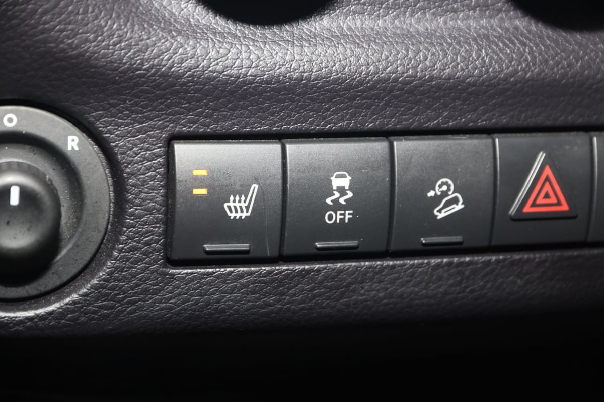 Used 2015 Jeep Wrangler Unlimited Sahara w/ Connectivity Group AWD/4WD image 8