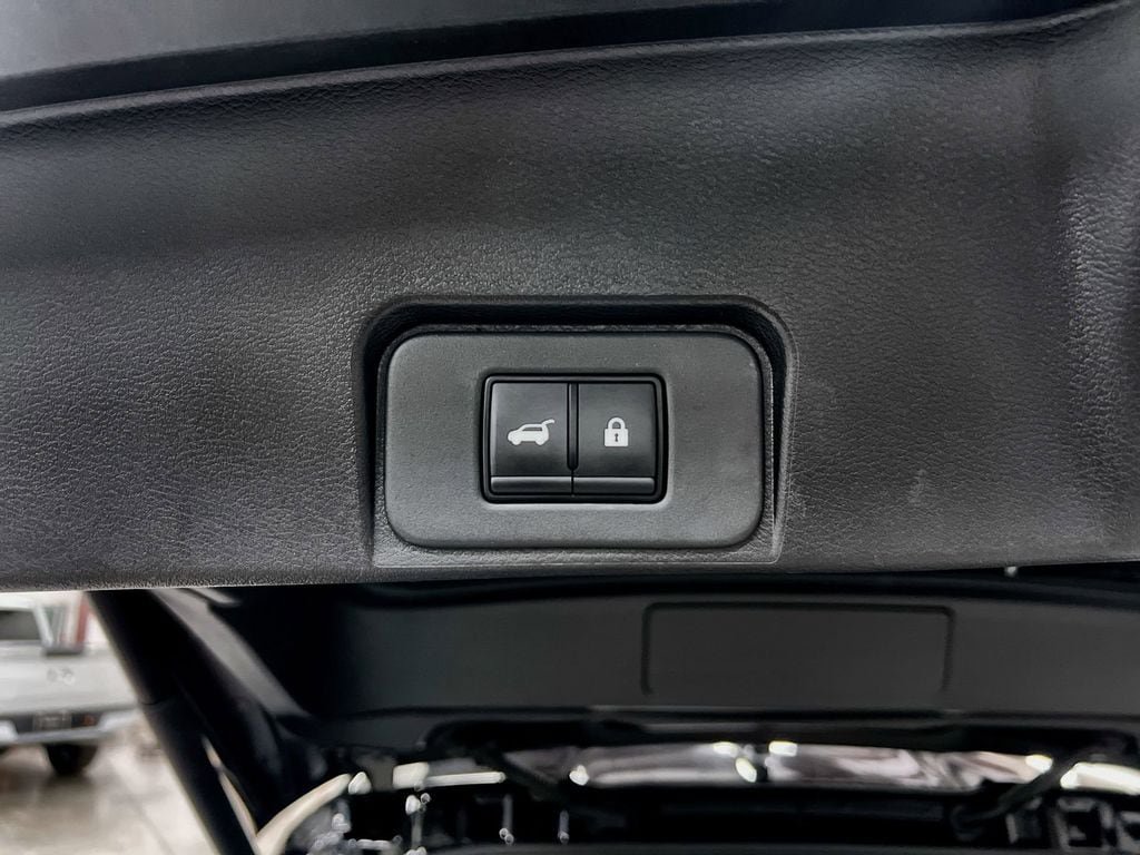 Used 2025 Nissan Rogue SV FWD image 27