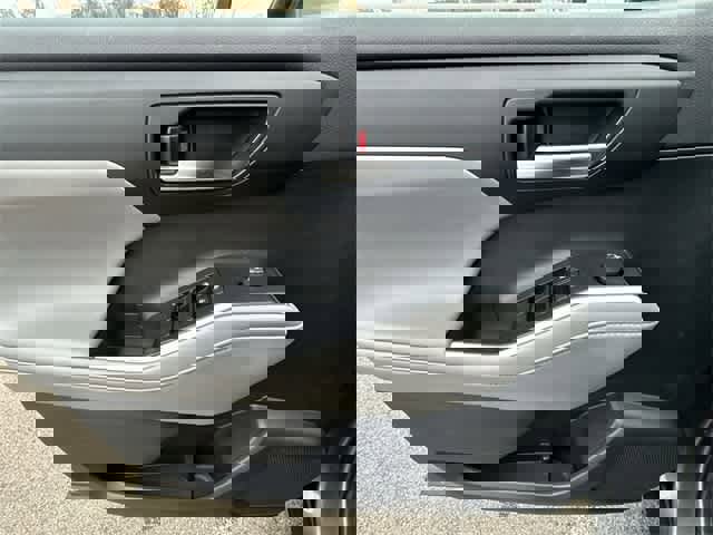 Used 2022 Toyota Highlander XLE image 18