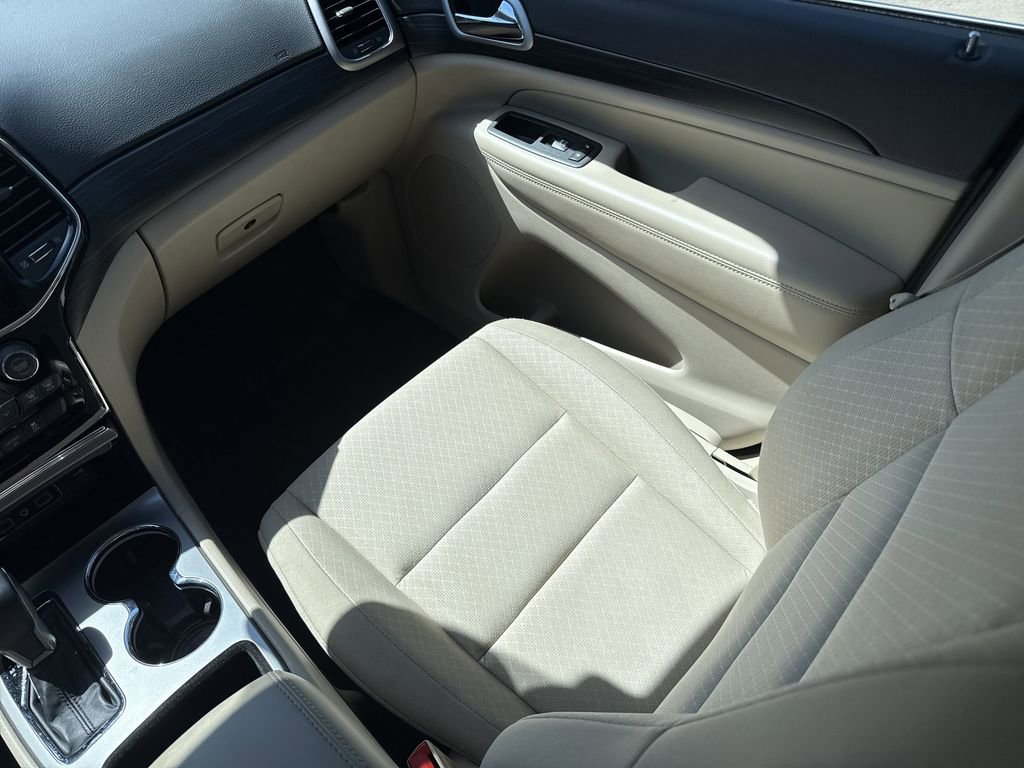 Used 2022 Jeep Grand Cherokee Laredo E w/ Security & Convenience Group image 27