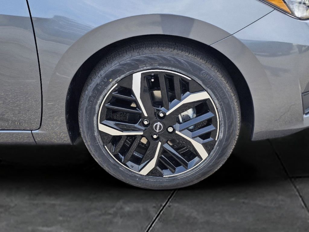 New 2025 Nissan Versa SR image 5