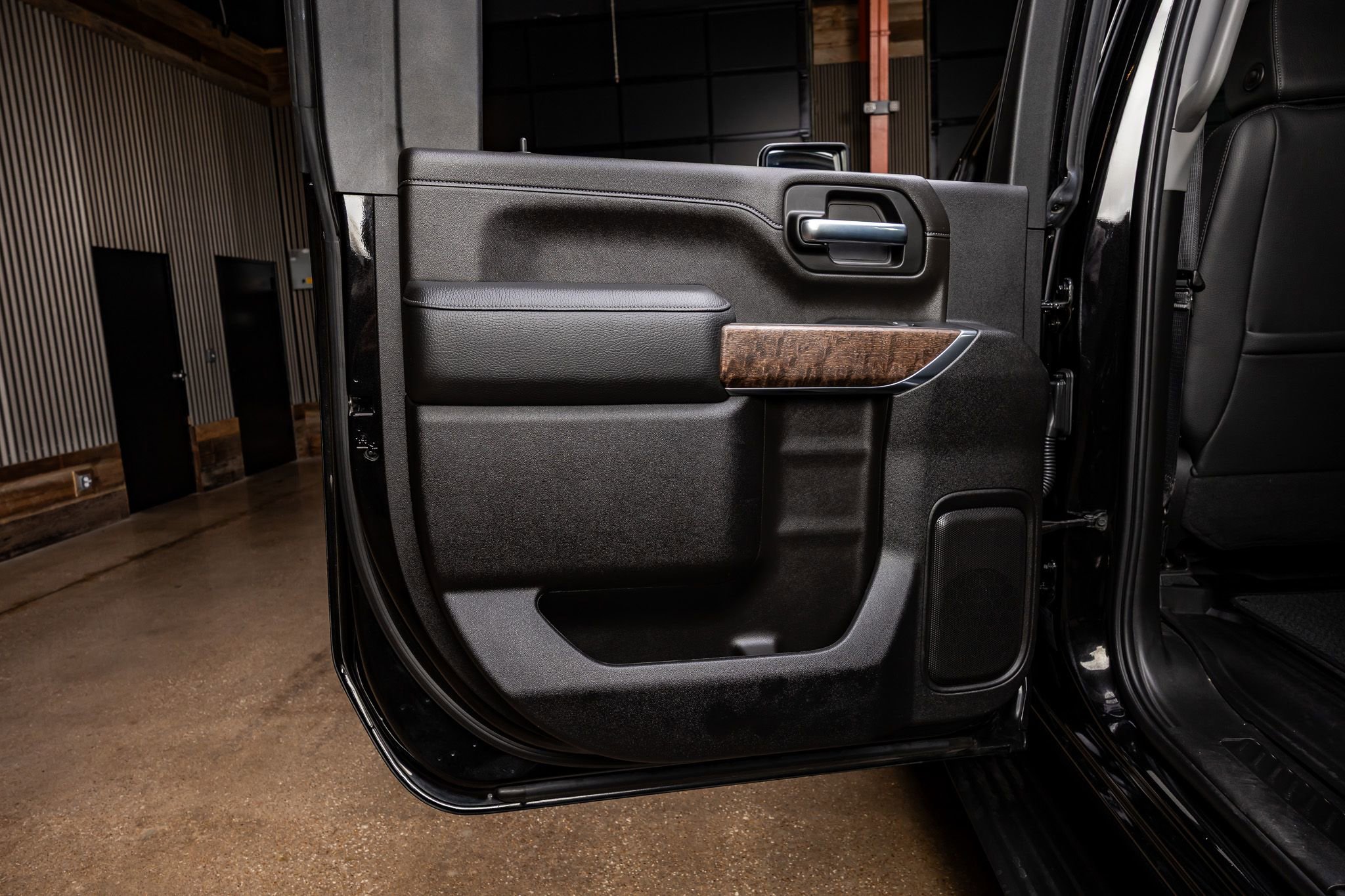 Used 2023 GMC Sierra 3500 Denali w/ Denali Black Diamond Edition image 37