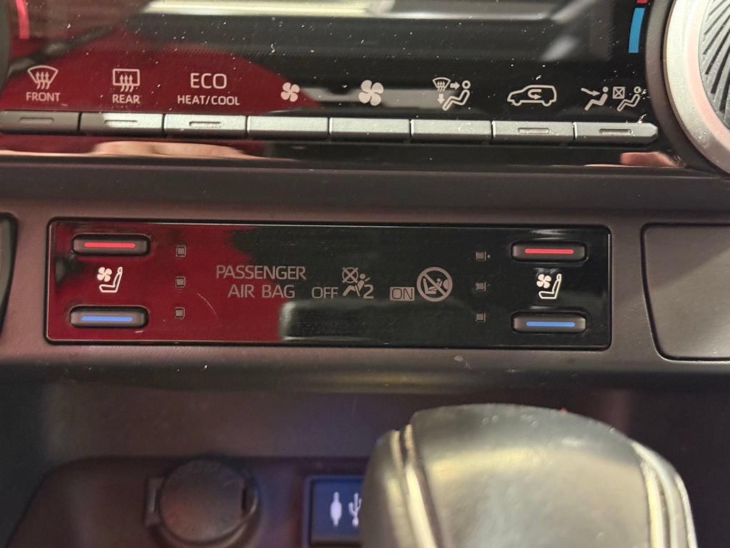 Used 2019 Toyota RAV4 Limited w/ Advanced Technology Package AWD/4WD image 31