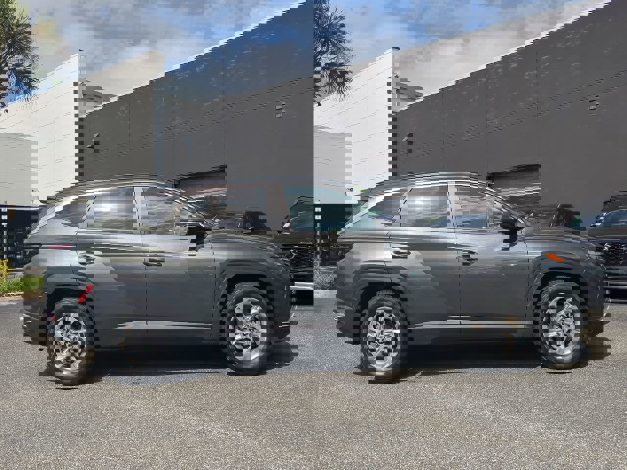 Used 2022 Hyundai Tucson SEL w/ Cargo Package image 2