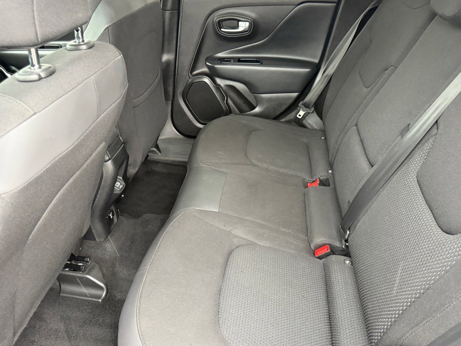 Used 2020 Jeep Renegade Altitude image 24