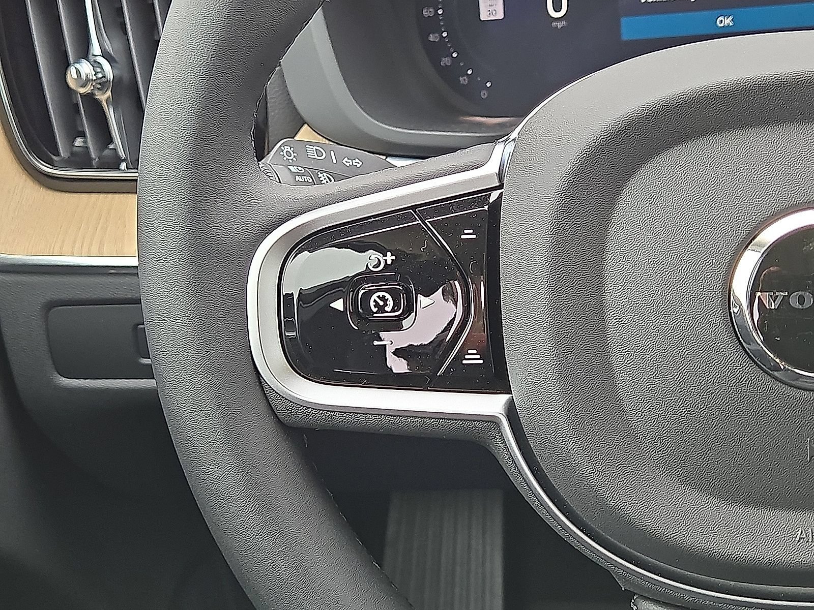 New 2026 Volvo XC60 T8 Ultra w/ Protection Package Premier AWD/4WD image 15