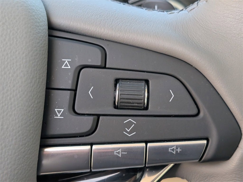 Used 2025 Cadillac XT6 Premium Luxury image 27