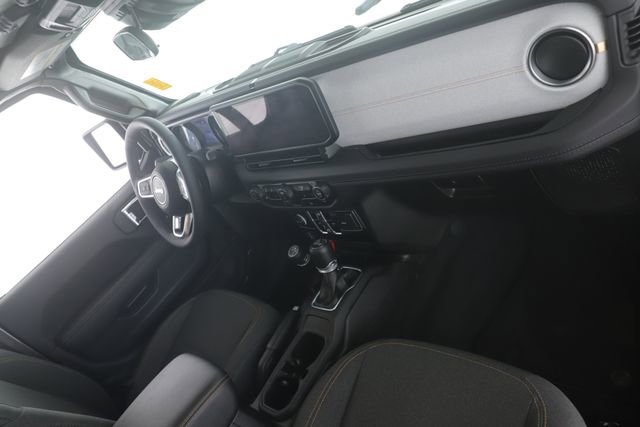 Used 2025 Jeep Wrangler Unlimited Sahara image 28