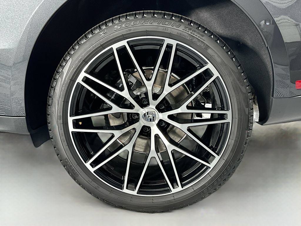 New 2026 Porsche Macan Turbo AWD/4WD image 33