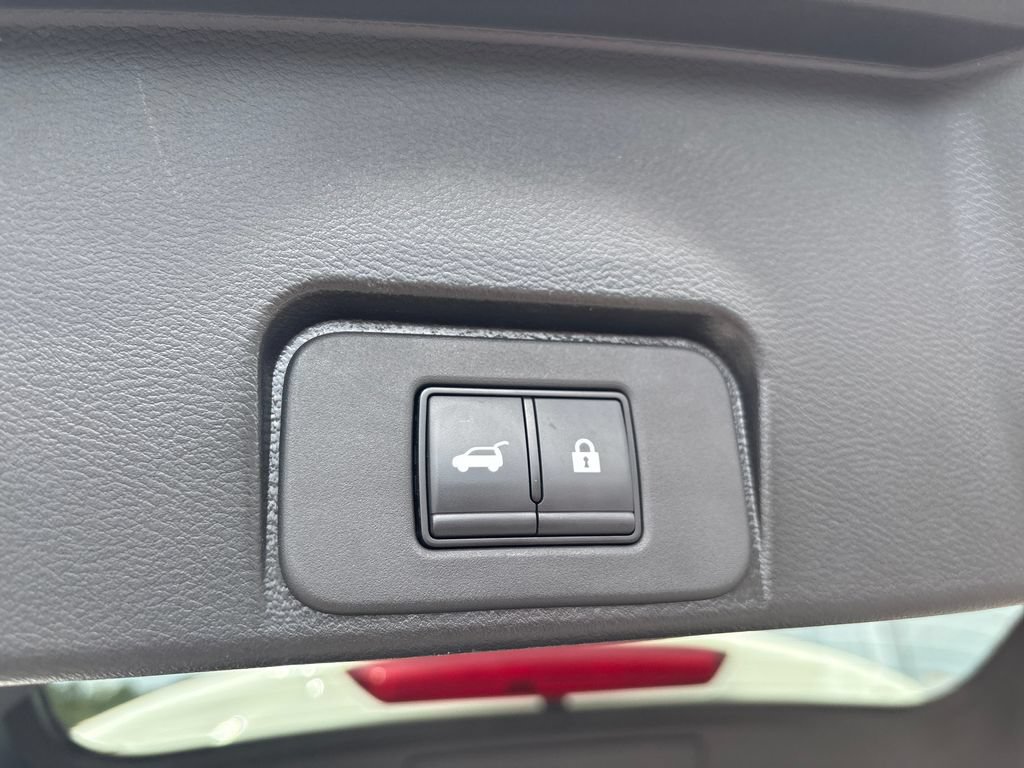 Used 2023 Nissan Rogue SV w/ SV Premium B Package FWD image 32