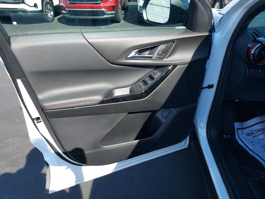 New 2027 Chevrolet Equinox RS w/ Convenience Package III FWD image 12