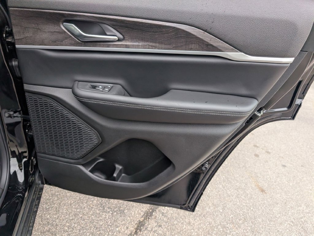 New 2026 Jeep Grand Cherokee Altitude RWD image 29