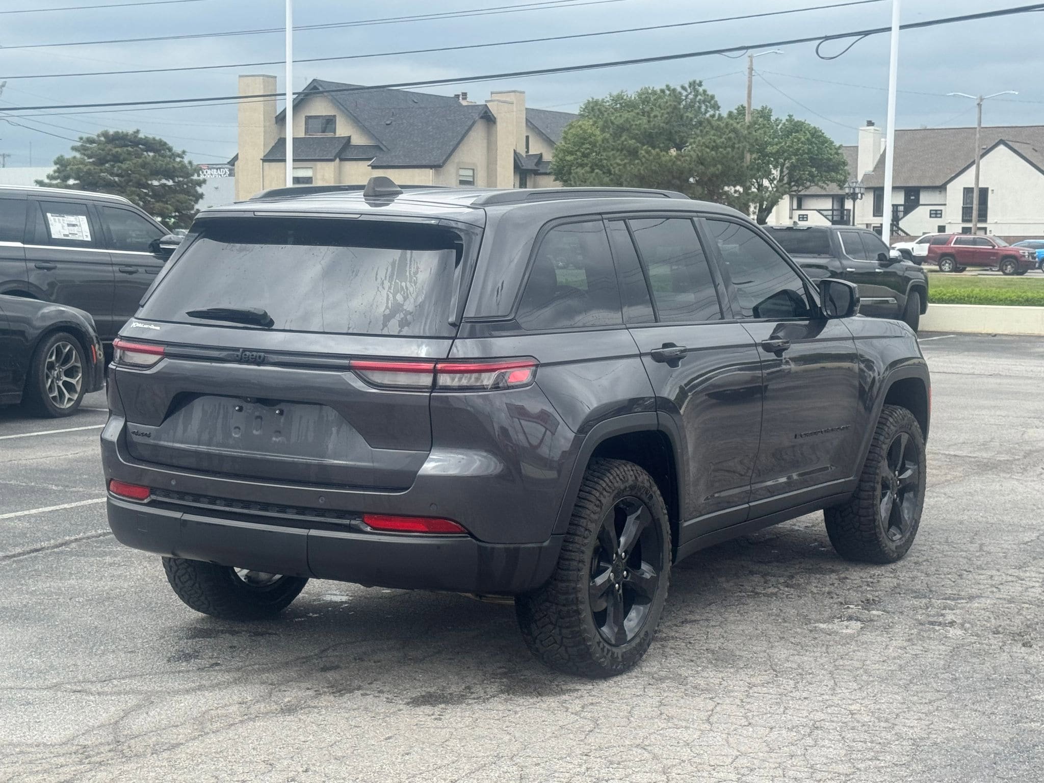 Used 2024 Jeep Grand Cherokee Altitude AWD/4WD image 3