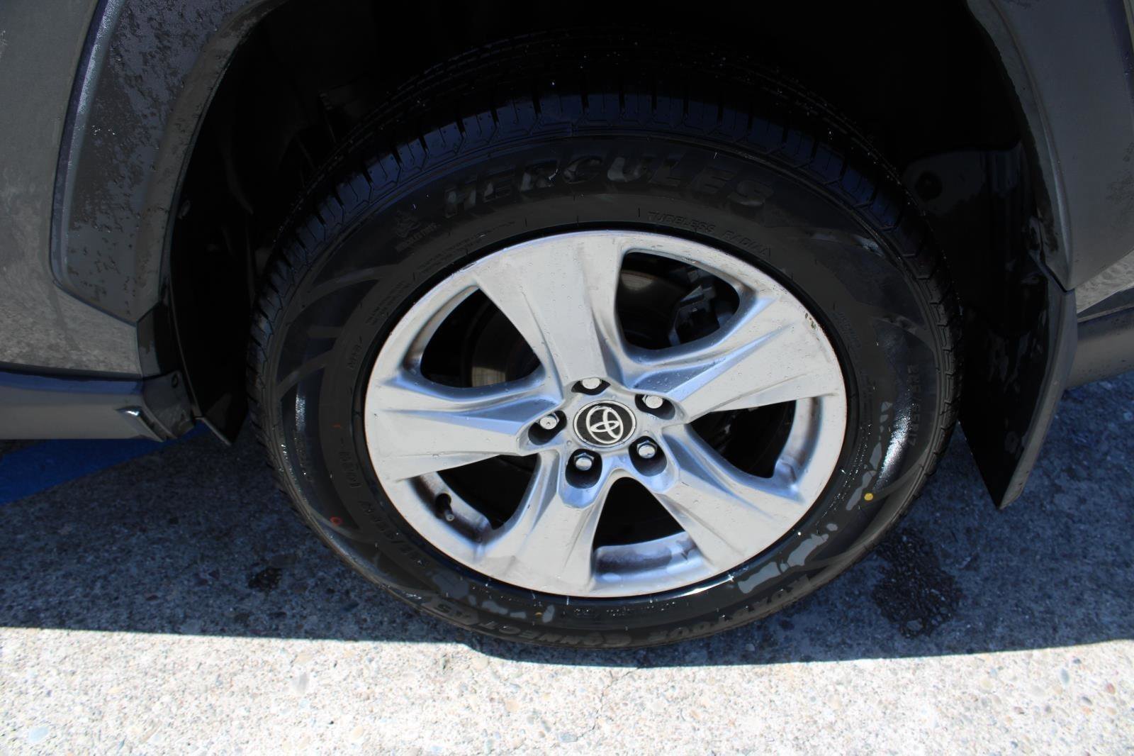 Used 2020 Toyota RAV4 XLE w/ Carpet Mat Package FWD image 13