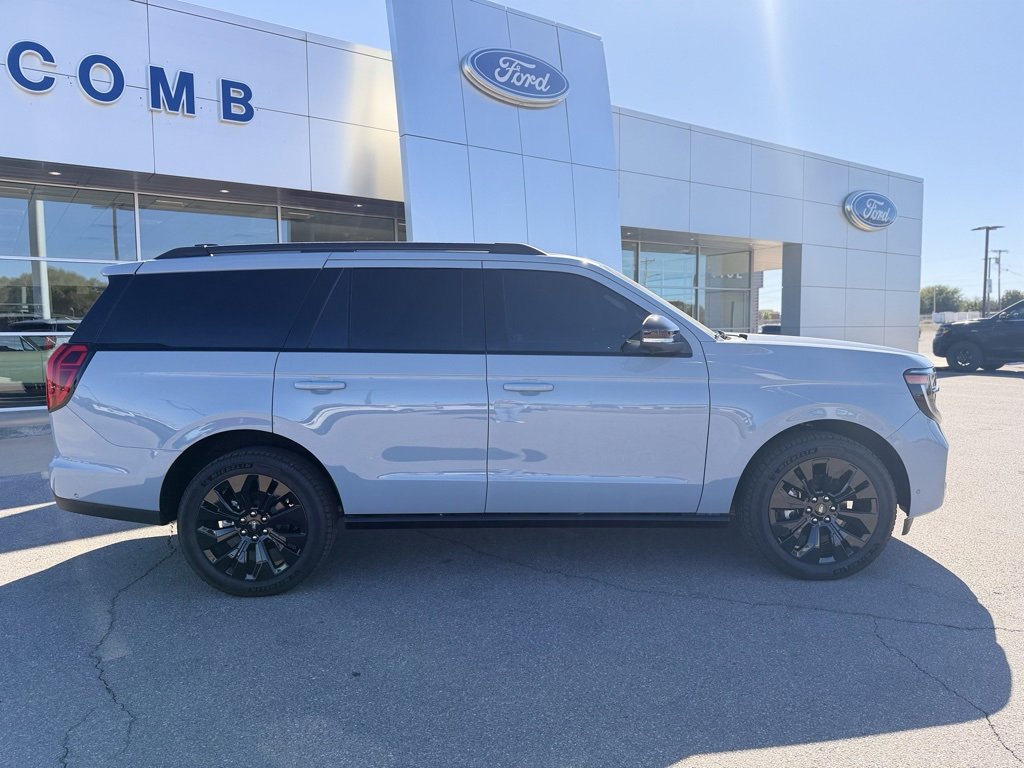 Used 2025 Ford Expedition Platinum w/ Stealth Appearance Package image 4