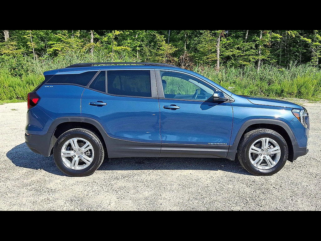 Used 2024 GMC Terrain SLE w/ Driver Convenience Package AWD/4WD image 9