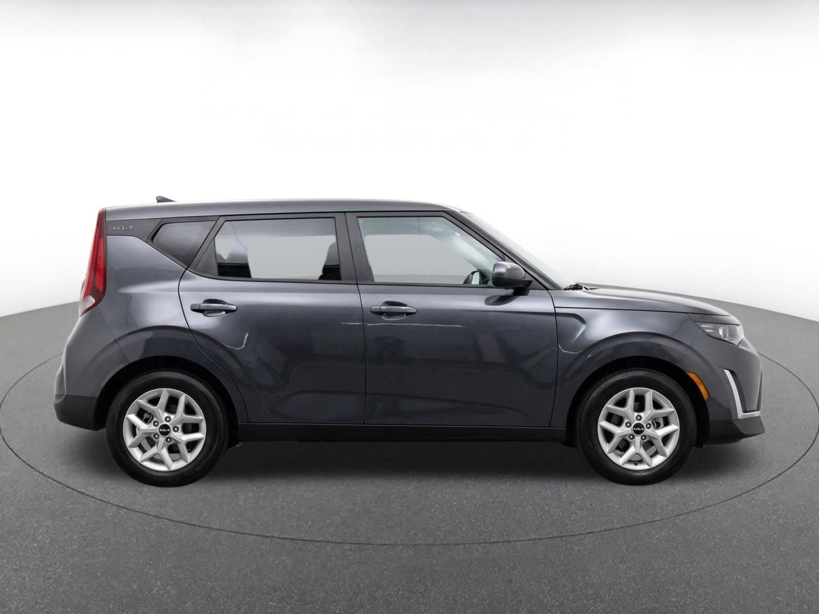 Used 2025 Kia Soul LX w/ LX Technology Package FWD image 8