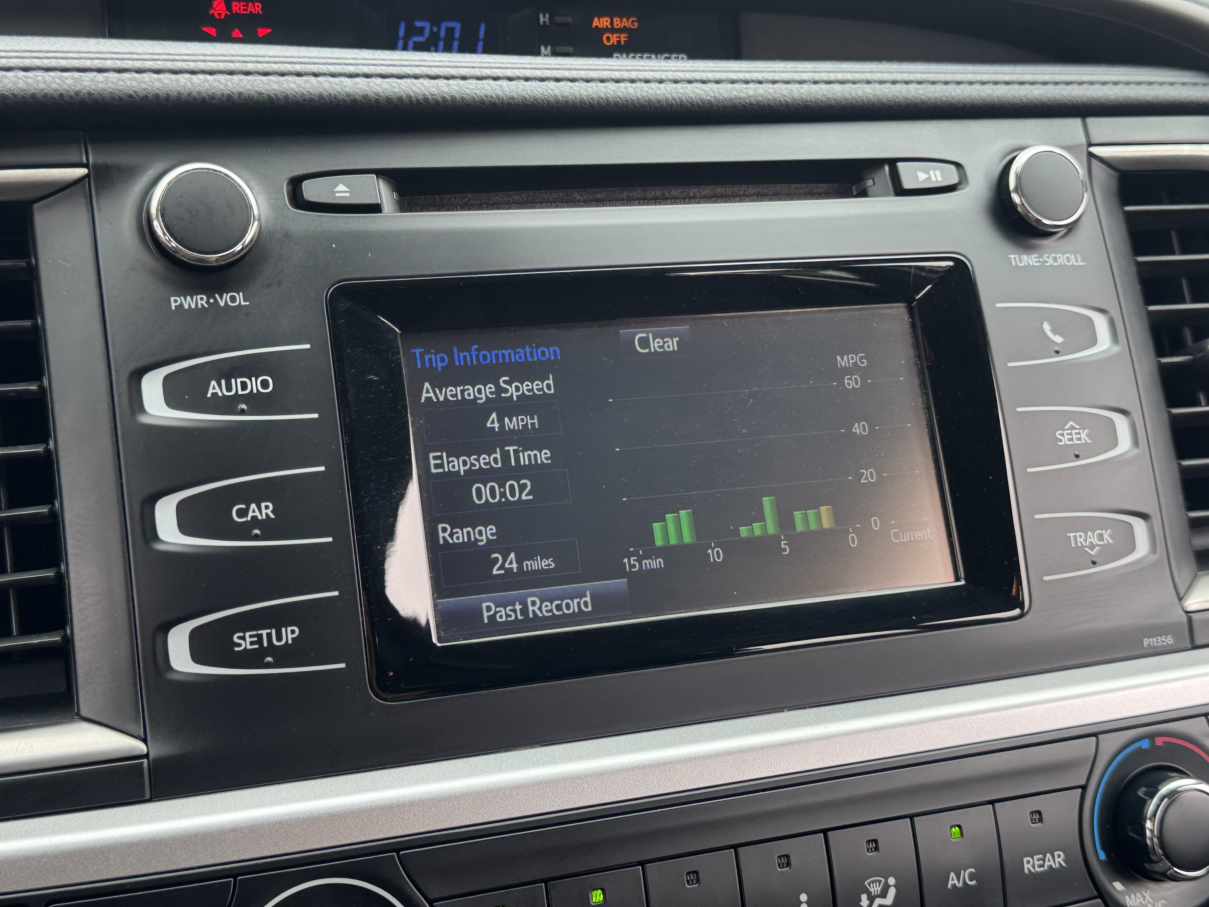 Used 2018 Toyota Highlander LE FWD image 29