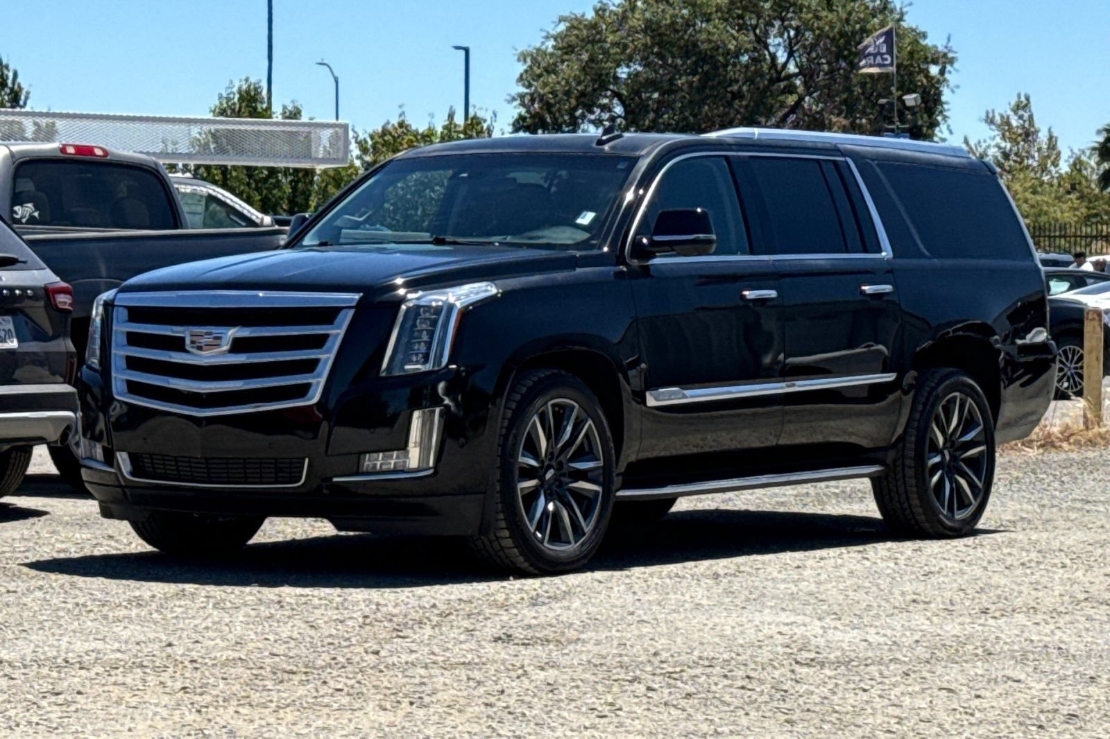 Used 2017 Cadillac Escalade ESV Luxury RWD image 8