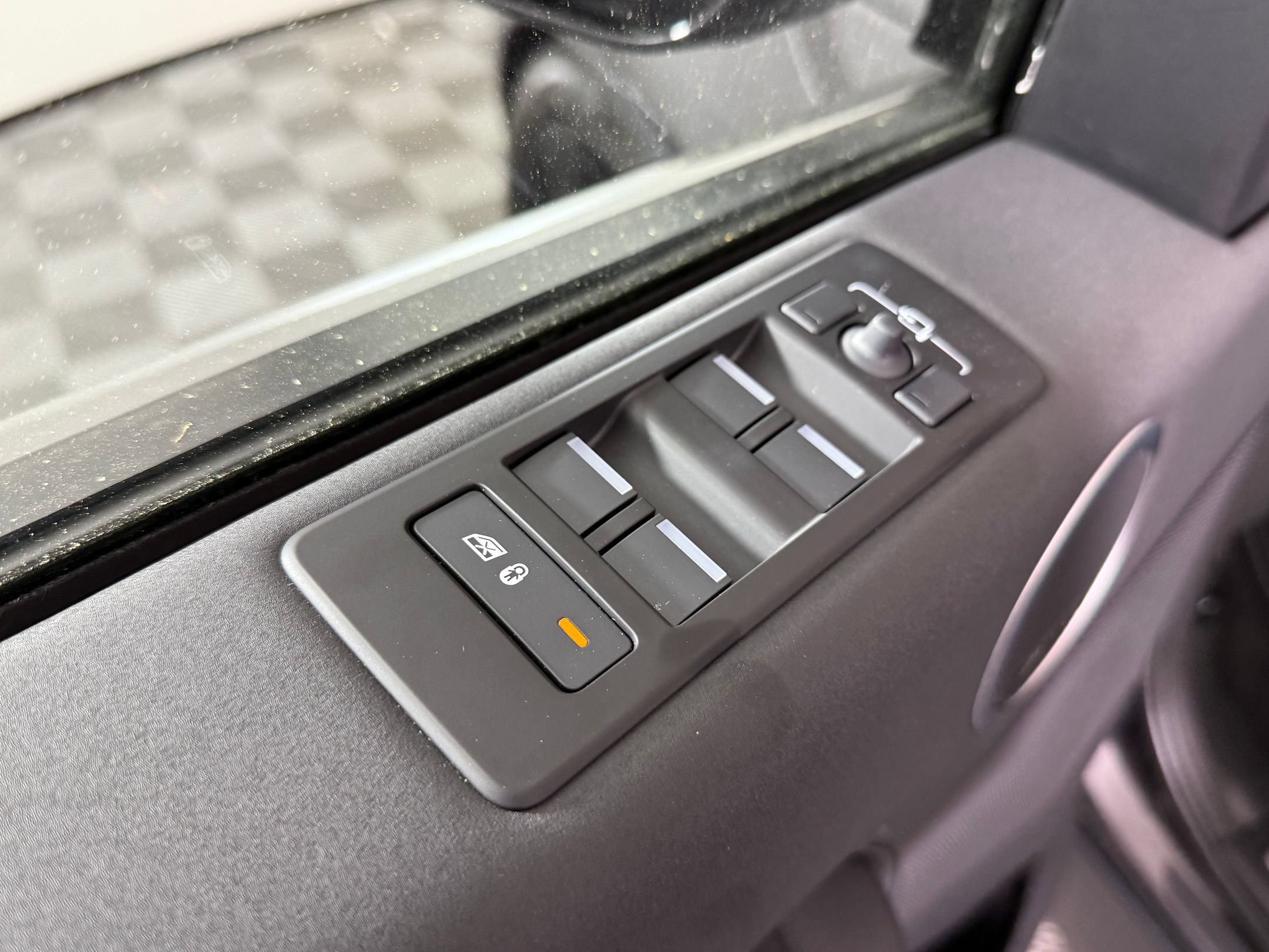 Used 2025 Land Rover Discovery S AWD/4WD image 12