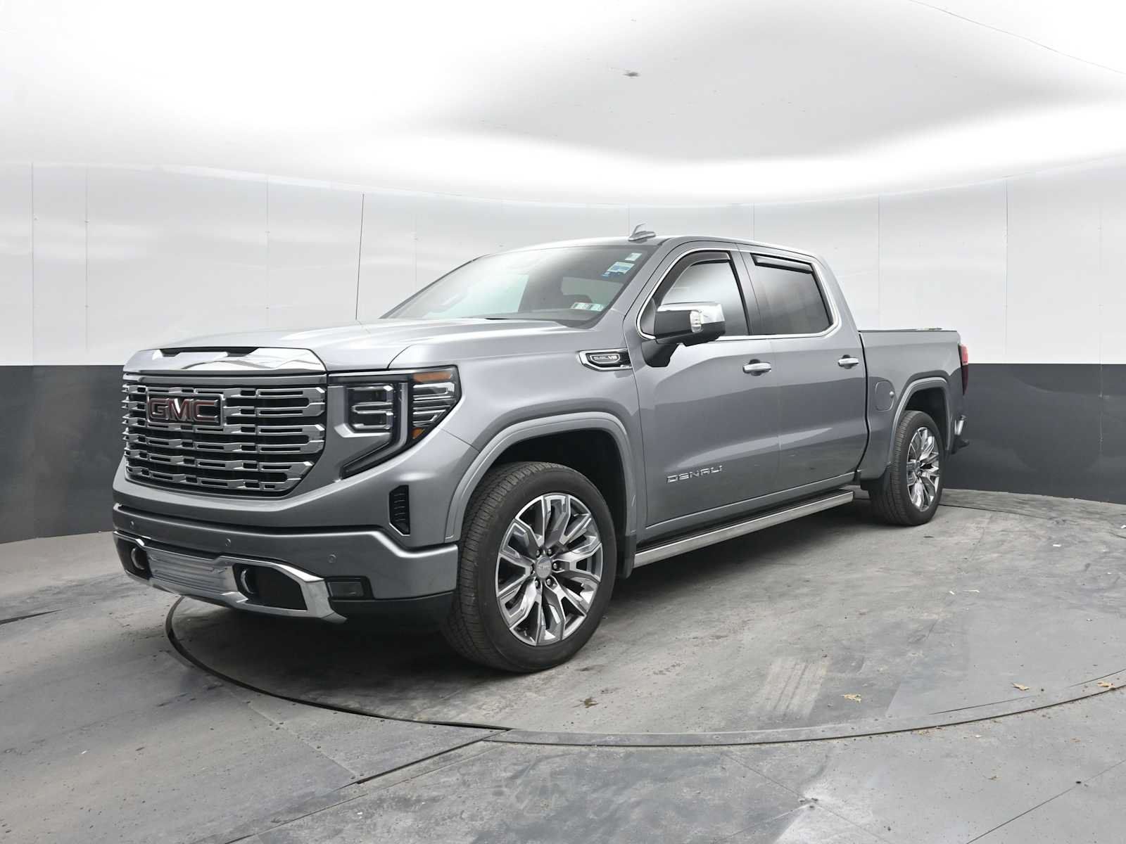 Used 2025 GMC Sierra 1500 Denali w/ Denali Reserve Package AWD/4WD image 5