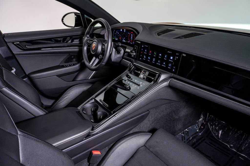 Certified 2025 Porsche Panamera 4 image 14