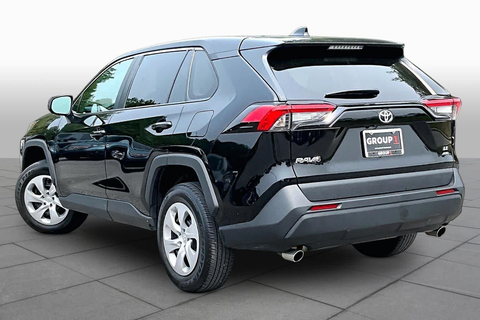 Used 2023 Toyota RAV4 LE AWD/4WD image 12