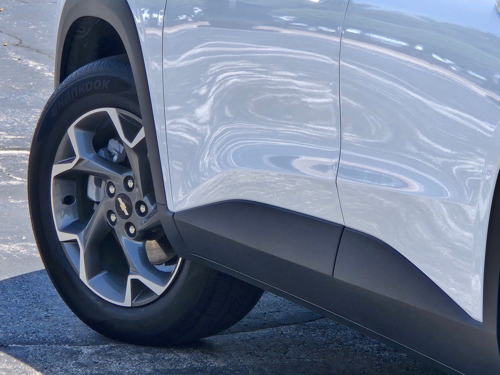 Certified 2025 Chevrolet Trax LT w/ LT Convenience Package FWD image 15