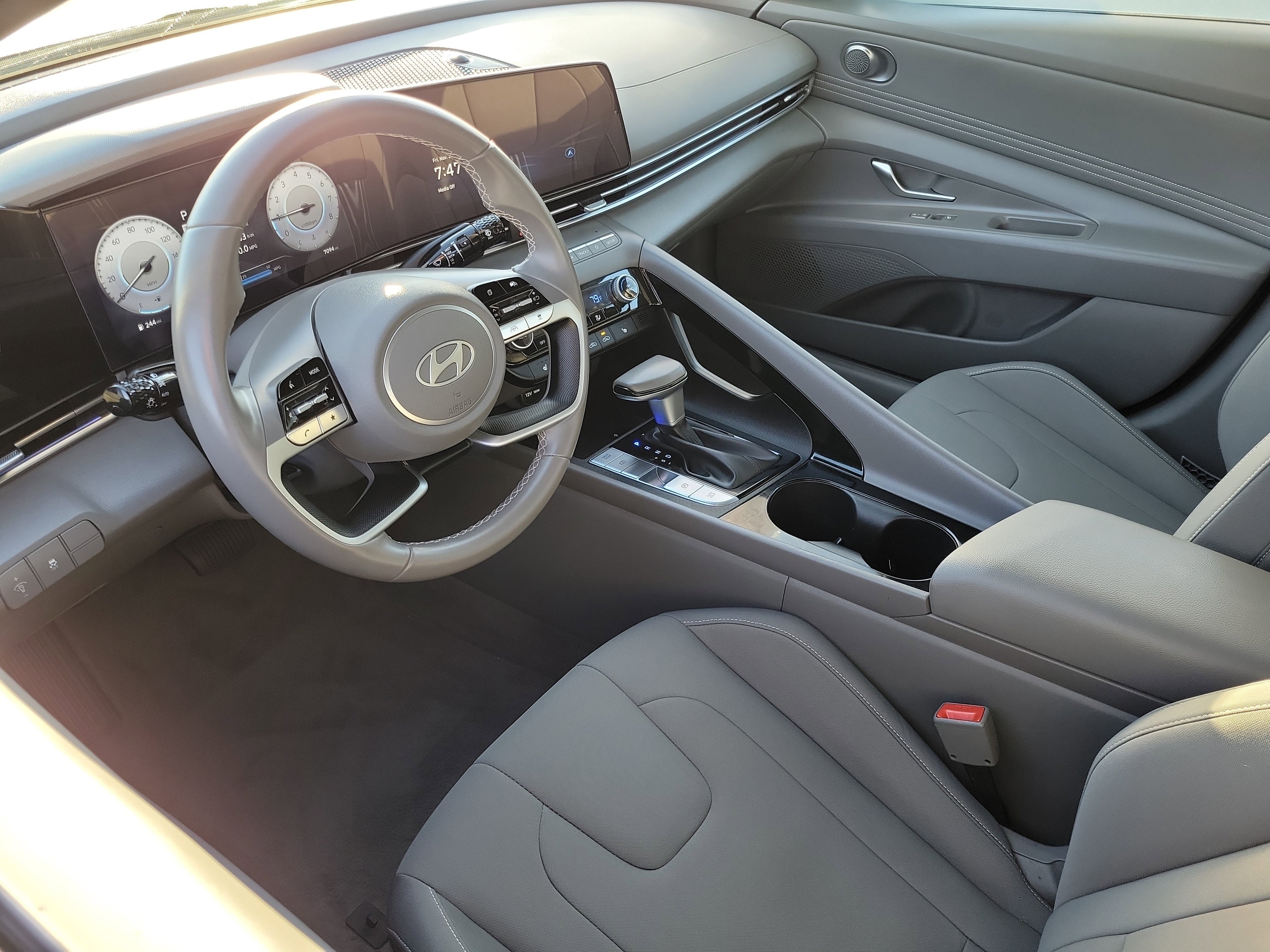 Certified 2025 Hyundai Elantra SEL image 5