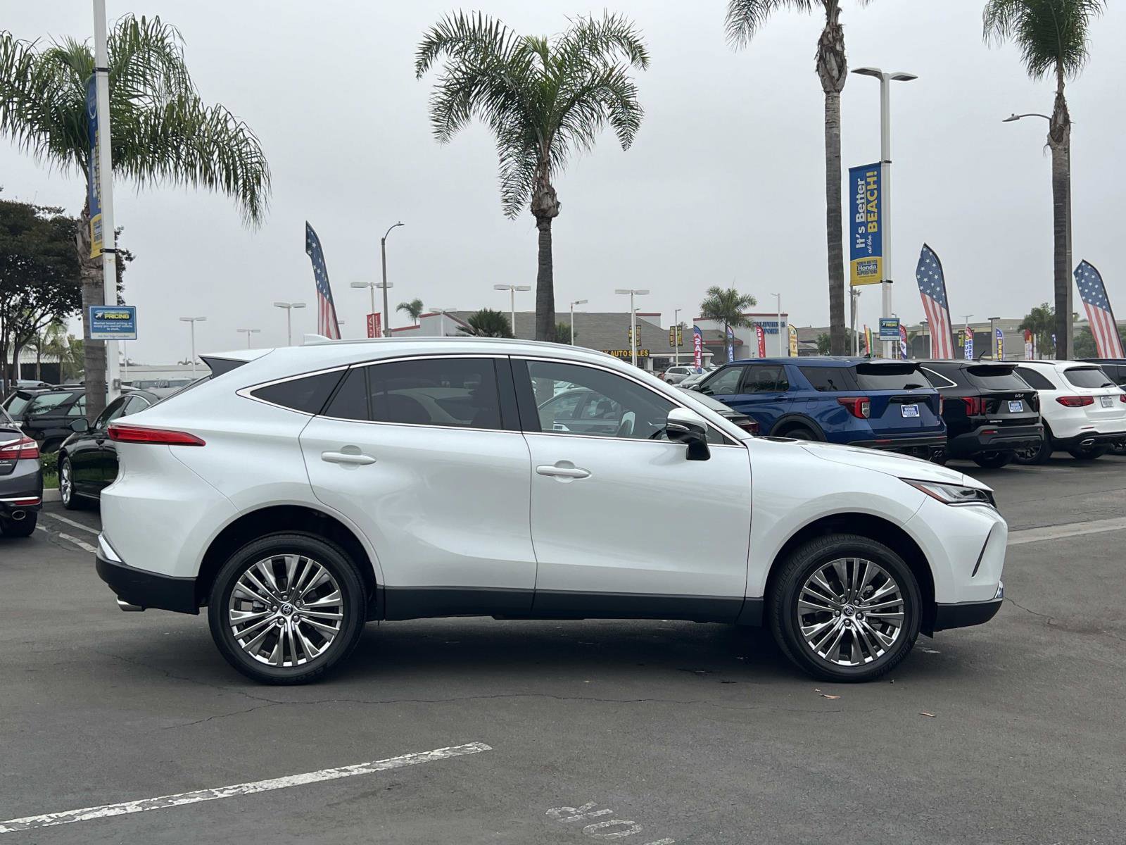 Used 2024 Toyota Venza XLE image 27