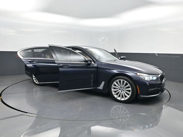 Used 2018 BMW 740i w/ Executive Package RWD image 46