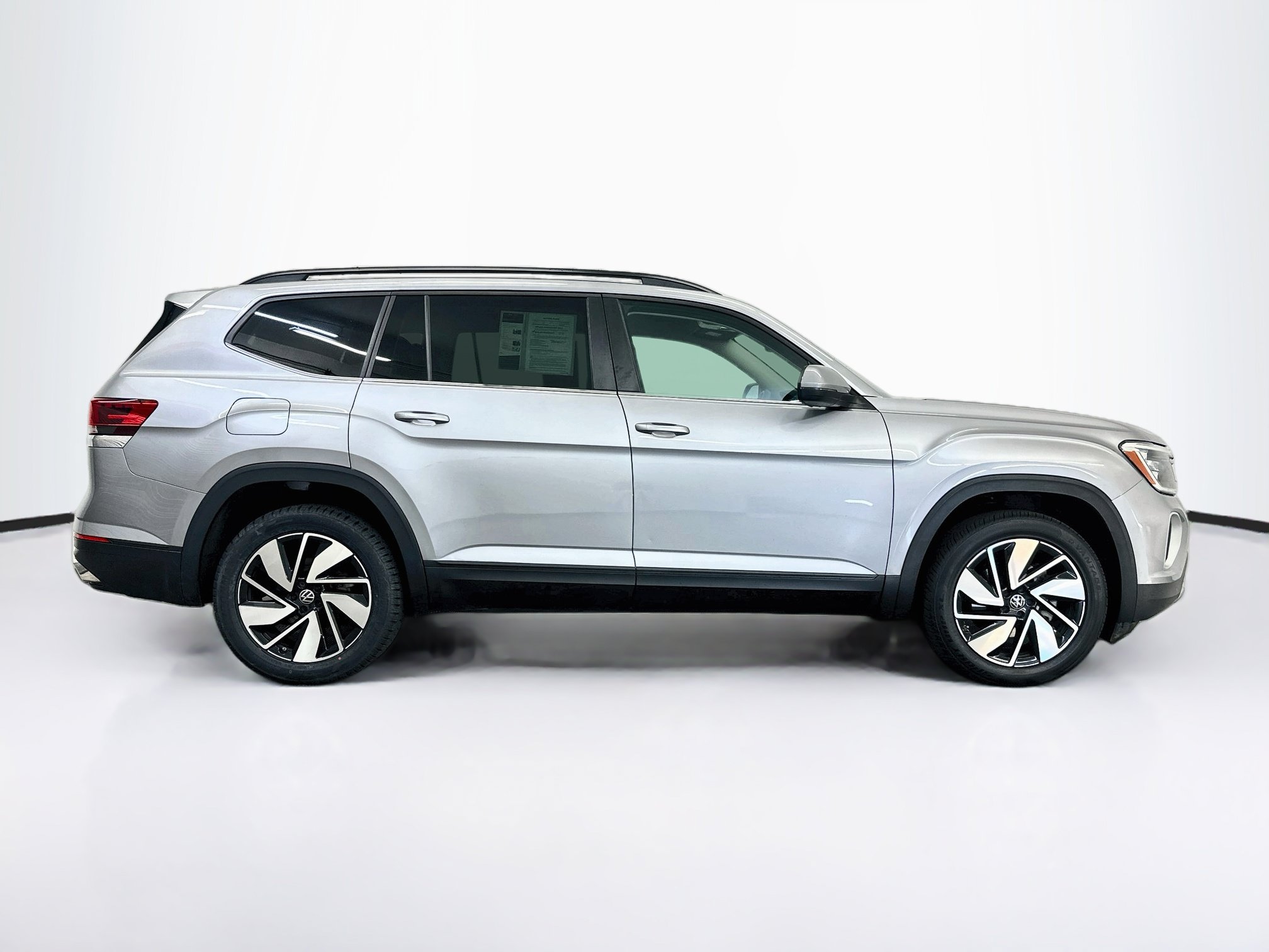 Used 2025 Volkswagen Atlas SE AWD/4WD image 10