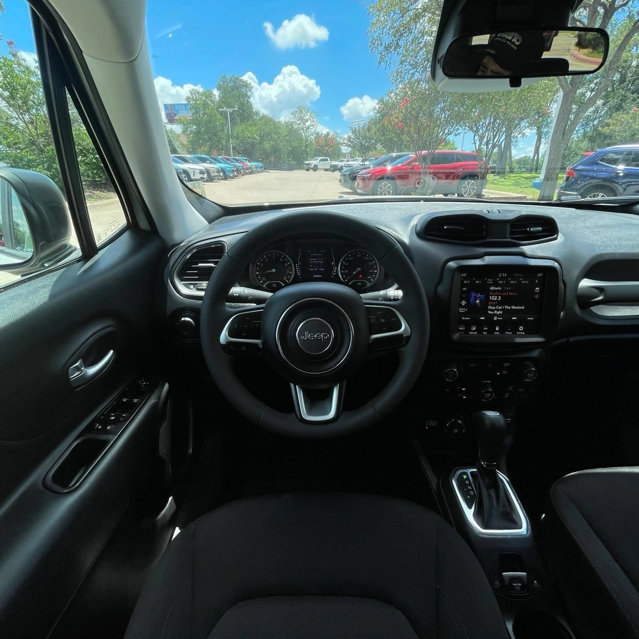Used 2023 Jeep Renegade Latitude AWD/4WD image 11