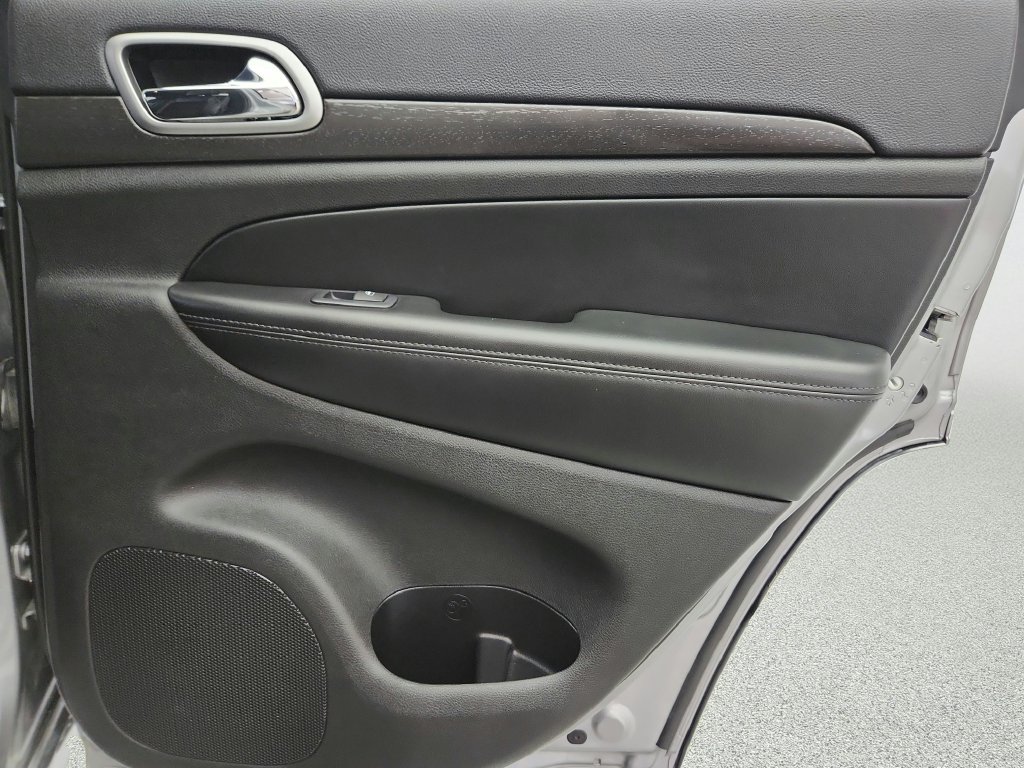Used 2018 Jeep Grand Cherokee Altitude RWD image 34