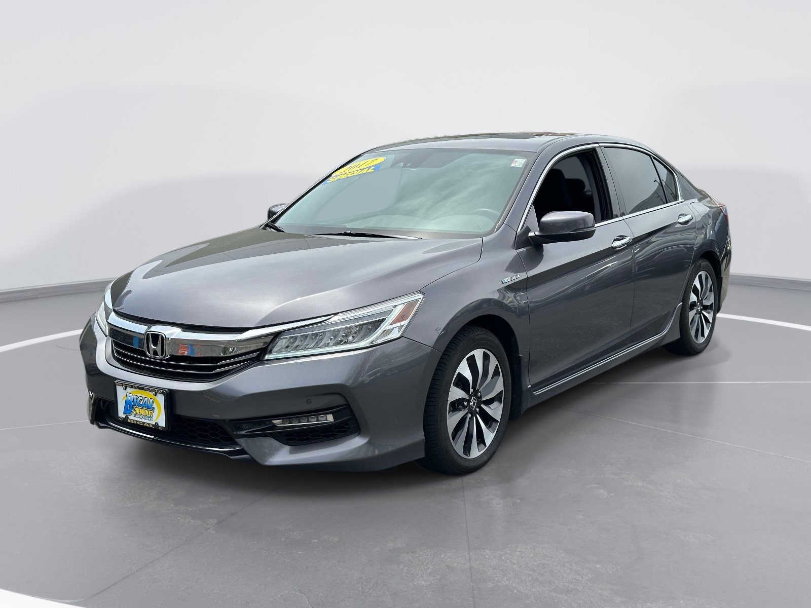 Used 2017 Honda Accord Touring image 3