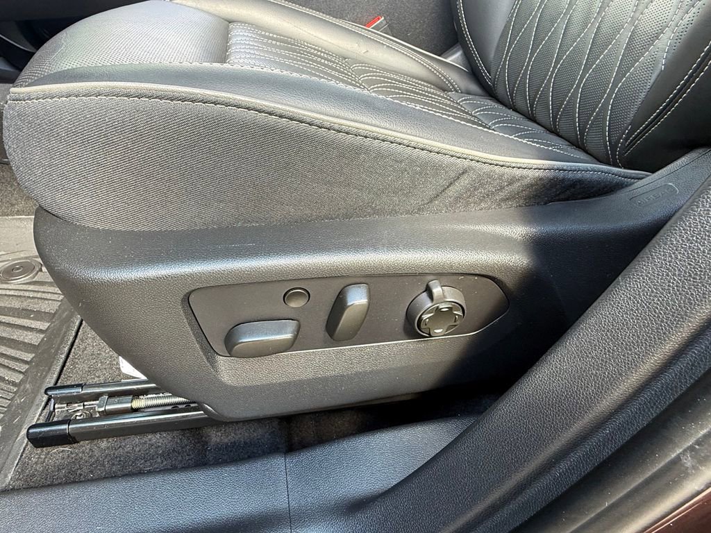 Used 2022 Buick Envision Avenir w/ Technology Package II image 28