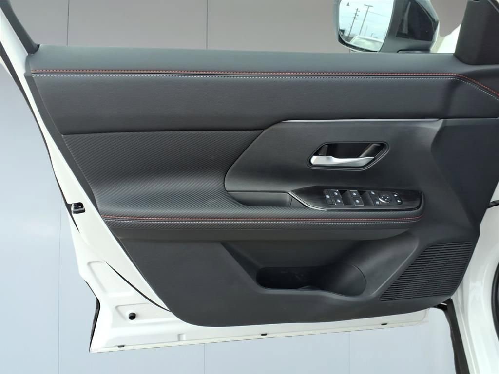 New 2026 Nissan Kicks SR FWD image 10