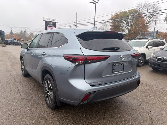 Used 2024 Toyota Highlander XLE AWD/4WD image 4