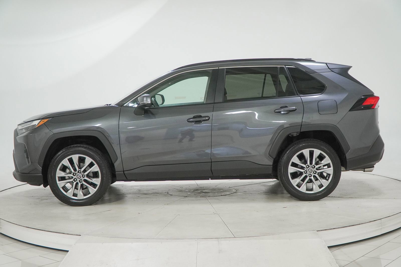 Used 2024 Toyota RAV4 XLE Premium w/ Weather Package AWD/4WD image 5