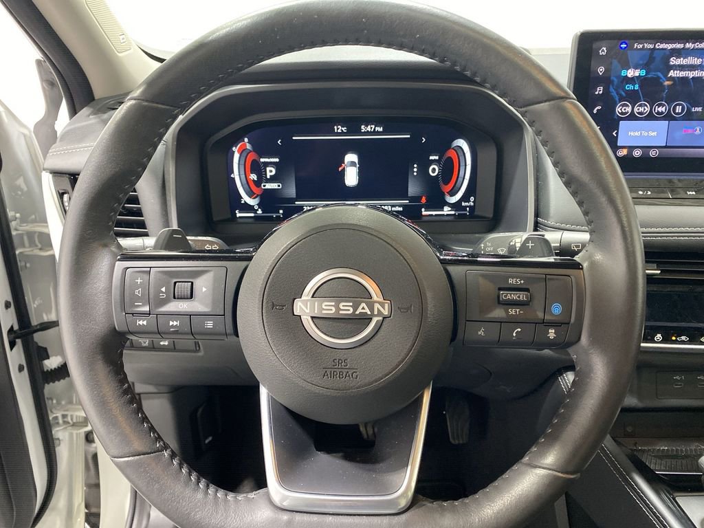 Used 2024 Nissan Rogue Platinum image 11