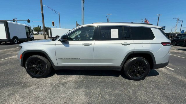 Used 2023 Jeep Grand Cherokee L Limited AWD/4WD image 5