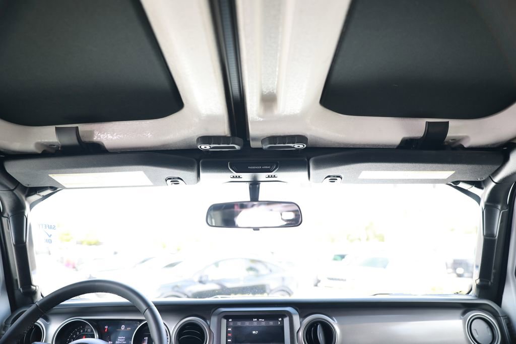 Used 2023 Jeep Wrangler Unlimited AWD/4WD image 32