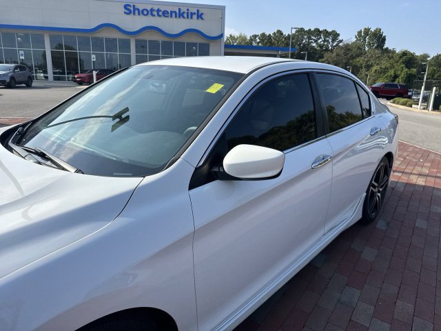 Used 2017 Honda Accord Sport Special Edition image 3