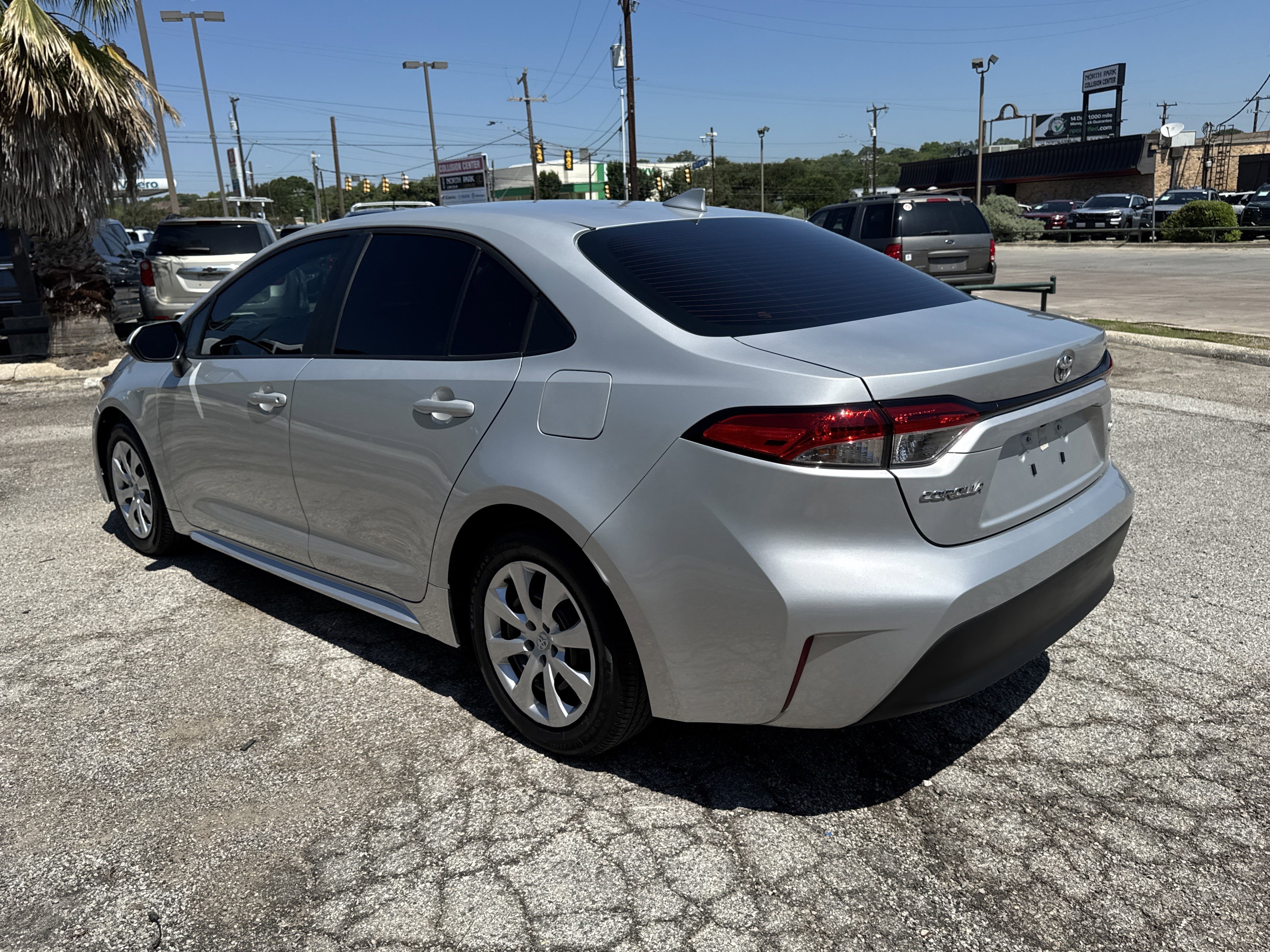 Used 2024 Toyota Corolla LE FWD image 5