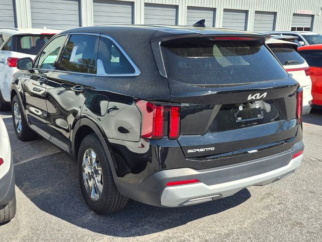Used 2024 Kia Sorento LX image 2