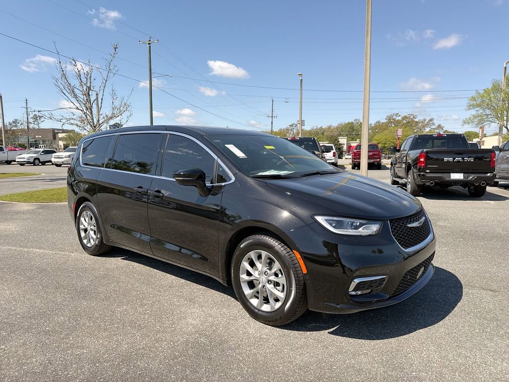 New 2026 Chrysler Pacifica Limited w/ Trailer Tow Group FWD image 1